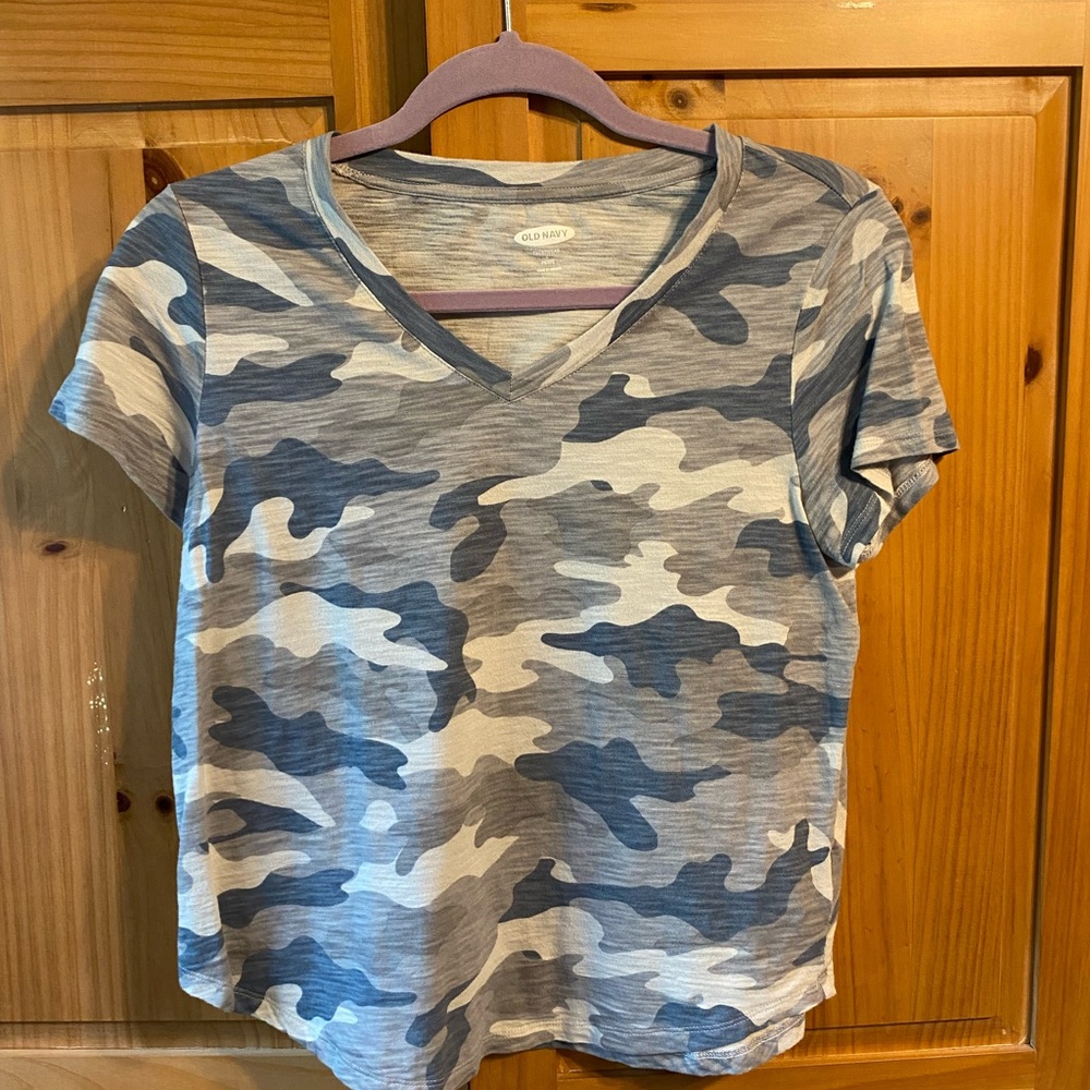 Will only be up until June 18,2024 and then will be donated 
Old navy camp shirt
